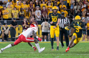 Houston Stuns No. 24 Arizona State Behind Weigman’s Grit And Defense, 24–16