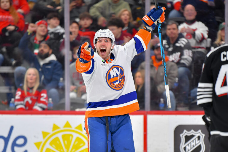 Islanders Defeat Devils 3–1 Heading Into Olympic Break